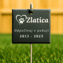 Personalizovaná štvorcová bridlicová tabuľka na hrob psa s kovovým zápichom s háčikom, gravírovaným menom, dátumami a odkazom